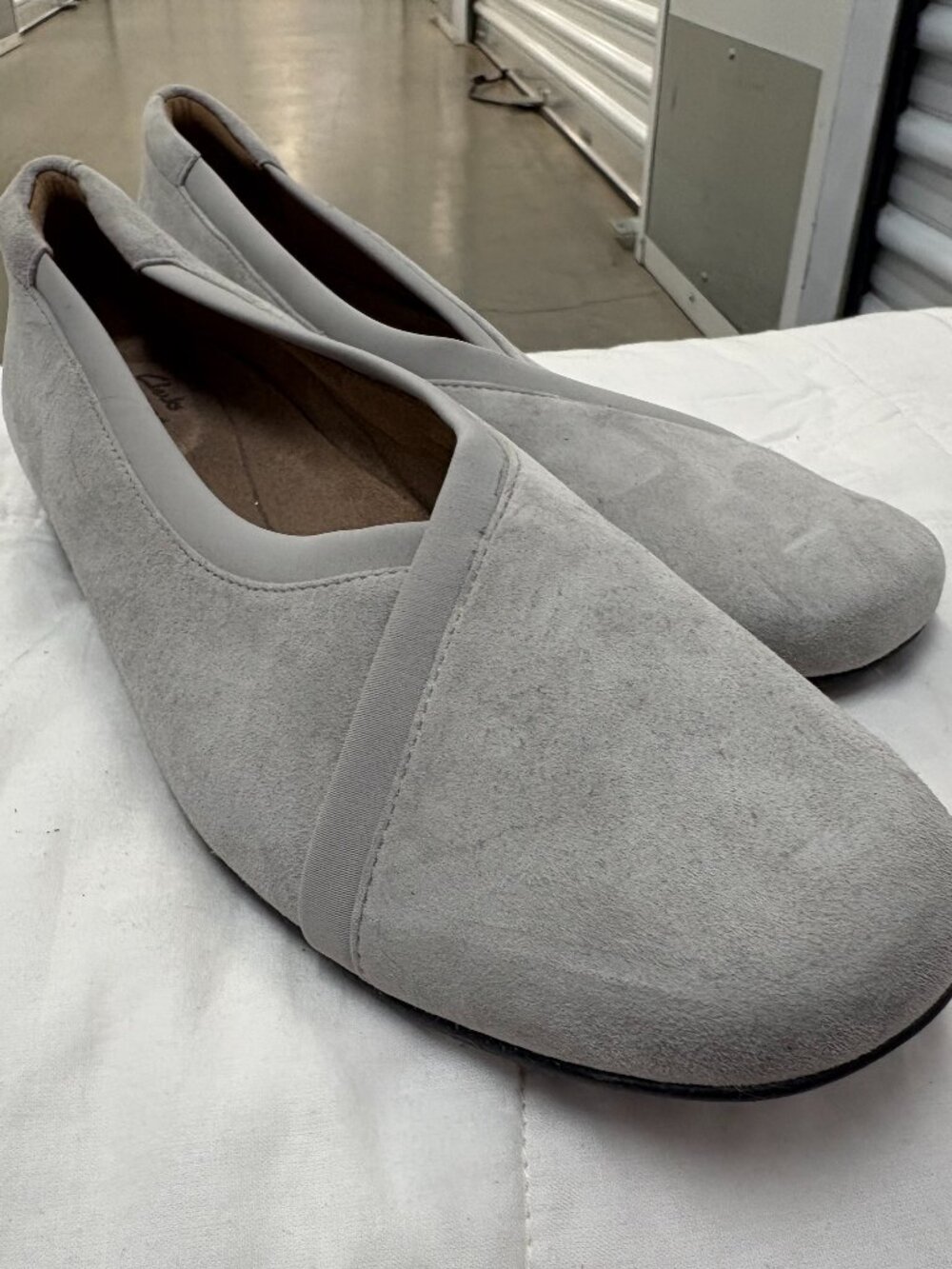 Clarks Womens Darcy Ease Light Grey Suede Flats Size 11